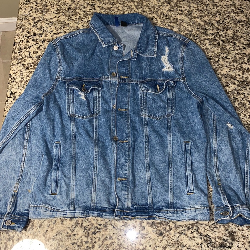 Men’s denim jacket.